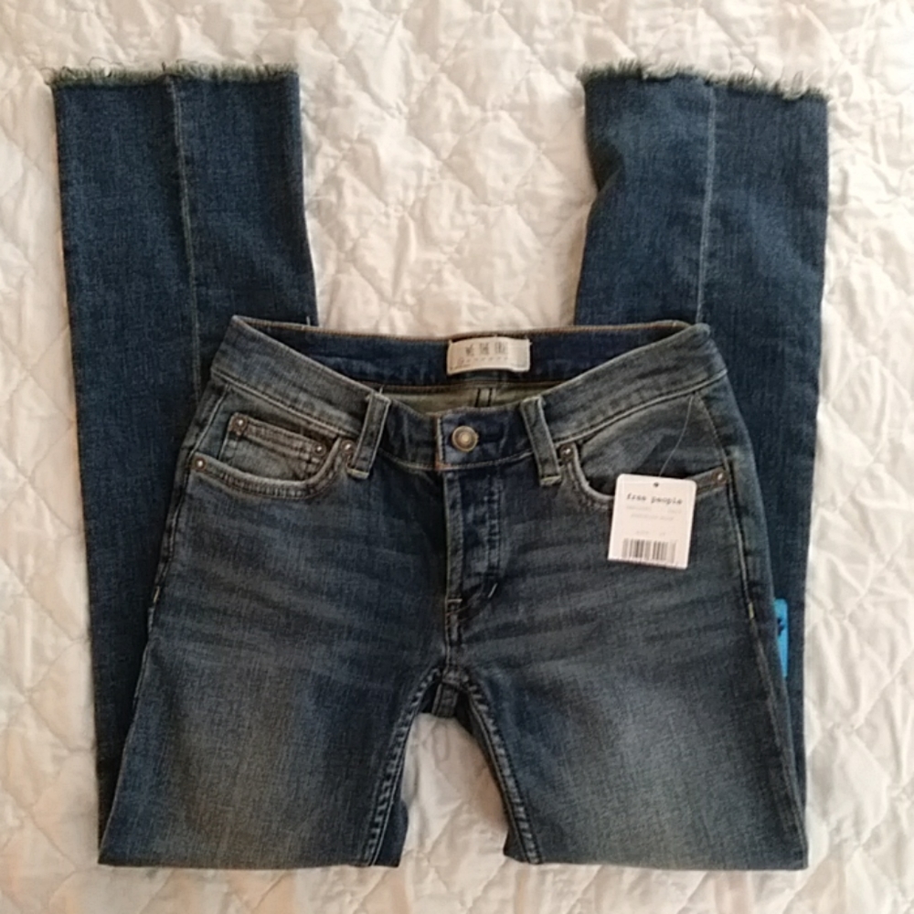 NWT! FREE PEOPLE Button fly Fray Stretch Jeans